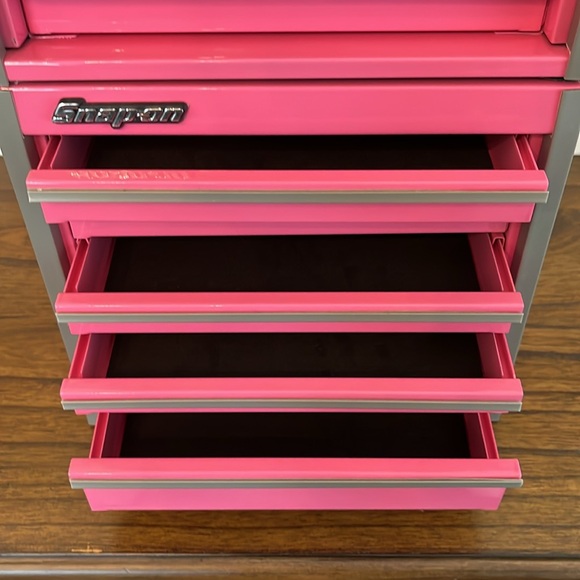 Snap-on pink jewelry tool box - Picture 4 of 9